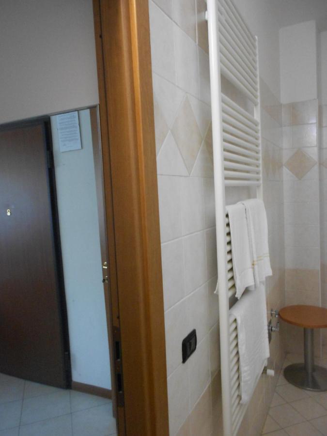 Residence Il Rampicante Monticelli Terme Værelse billede
